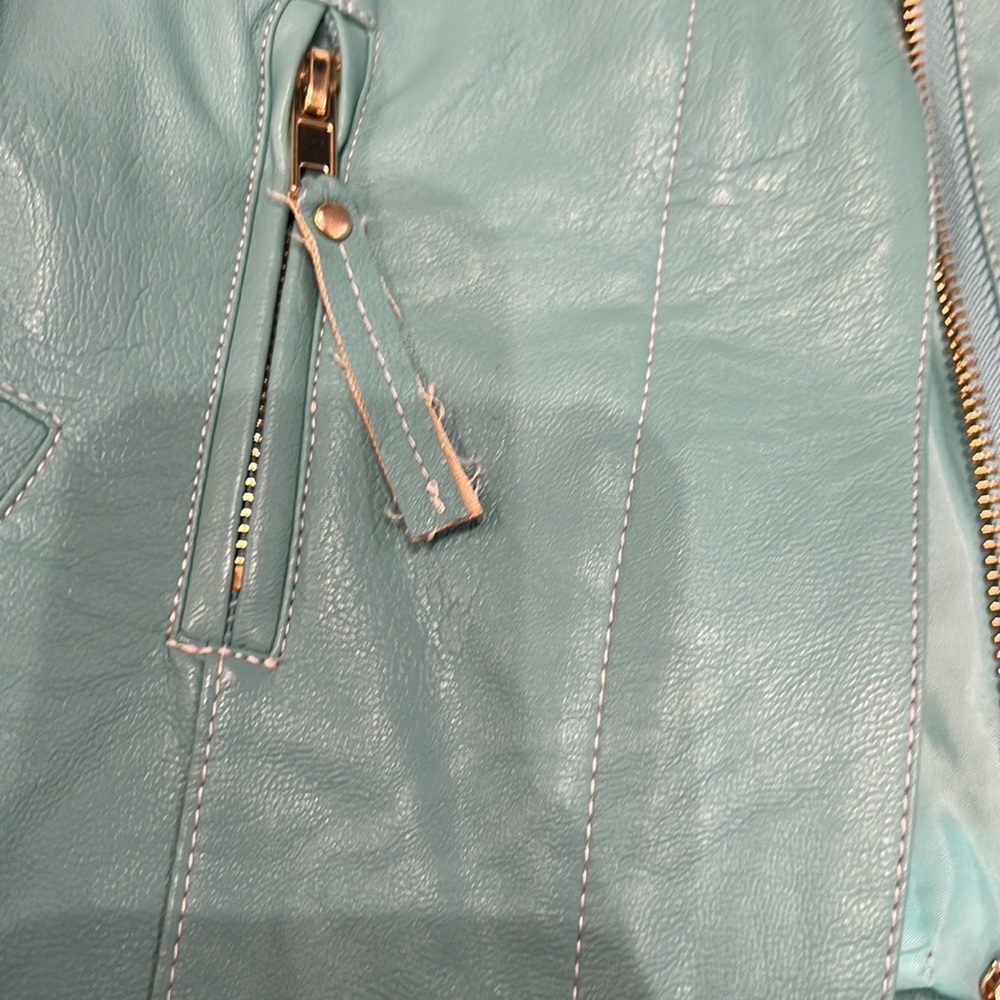 Women’s Jacket - Picture 2 of 7